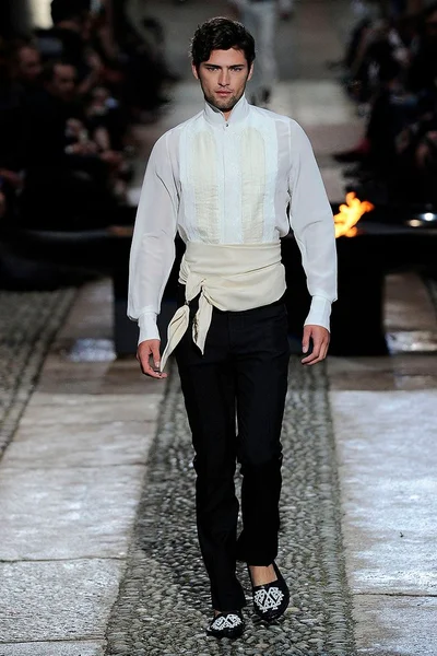 Look 4